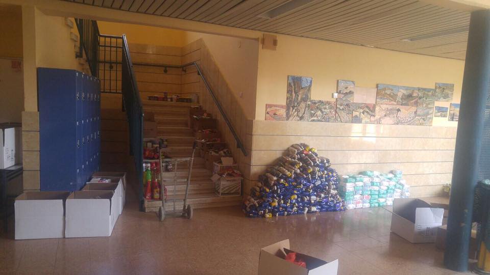 בבני עקיבא בבאר שבע: תלמידים עוסקים בנתינה לפני החג (צילום: גרעין אביחי)